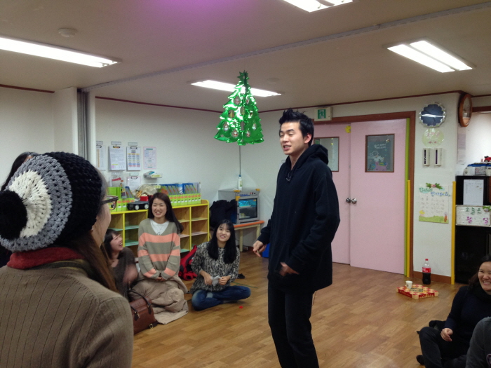 [12.12.23]성탄파티_2부14.JPG